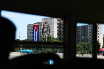 A photo depiction of Che and the Cuban flag. PhotoCred:Marina Razumovsky
